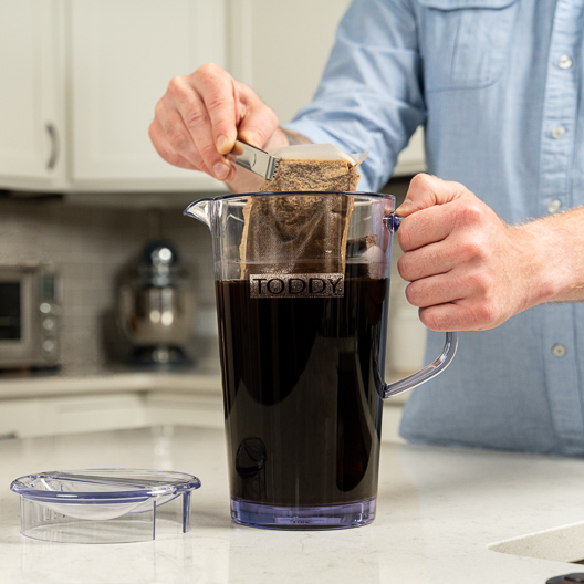 Brewing with Toddy Blend Pitcher Packs